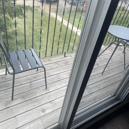 Wonderful 2-Bedroom Apartment Camrose Exteriör bild