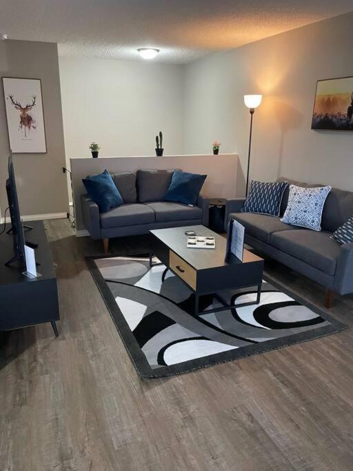 Wonderful 2-Bedroom Apartment Camrose Exteriör bild
