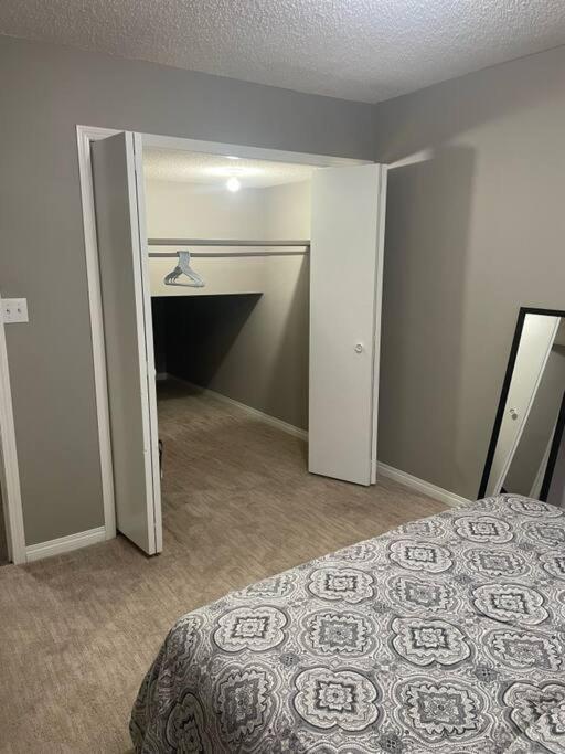Wonderful 2-Bedroom Apartment Camrose Exteriör bild