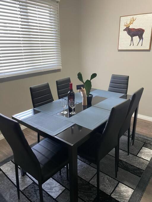 Wonderful 2-Bedroom Apartment Camrose Exteriör bild
